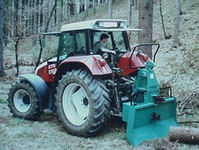 Traktor mit Elektroseilwinde